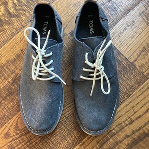 Toms Men’s Chukka Lace-Up Shoes in grey with Cream Laces
